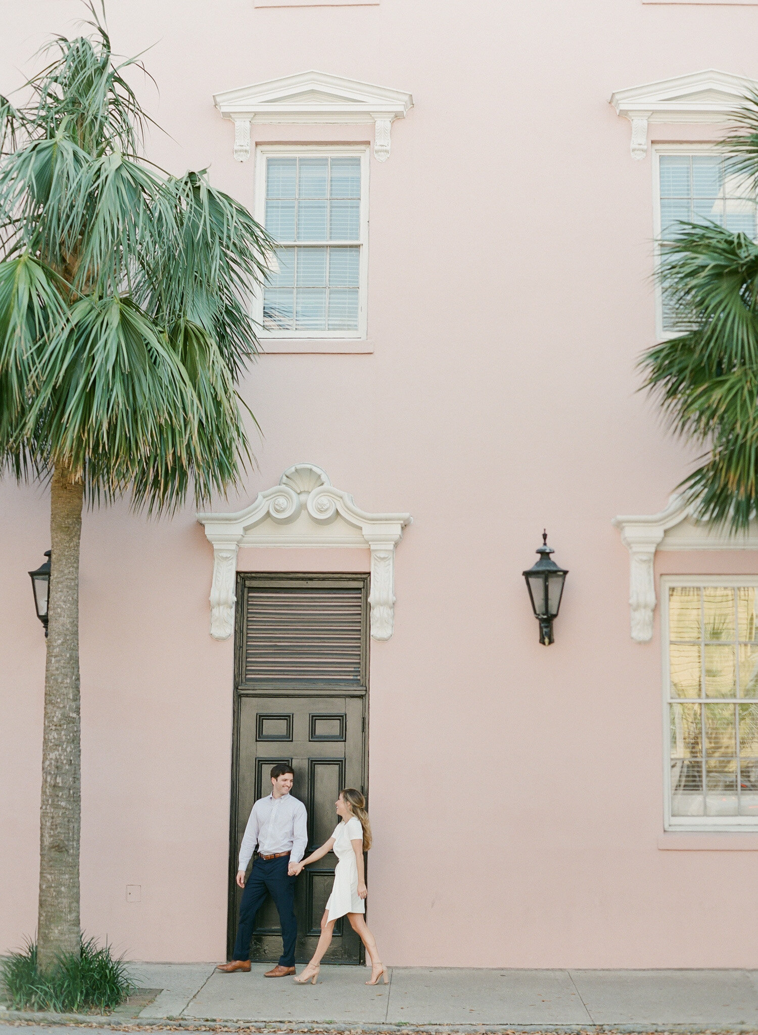 Downtown-Charleston-Engagement-Photos-18.jpg